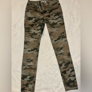 Women’s camouflage pants size 4